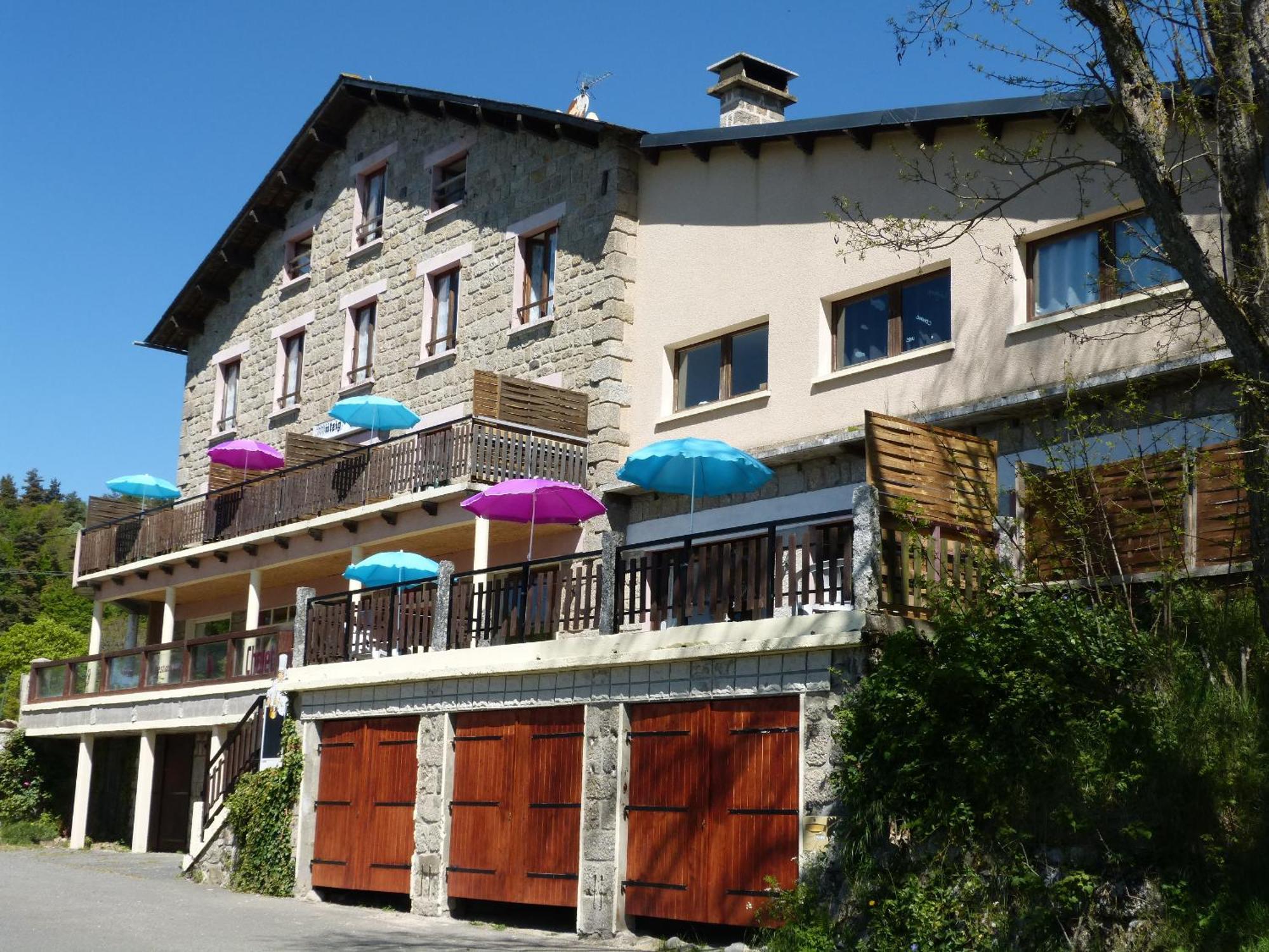 Le Chalet Hotel Antrenas Buitenkant foto